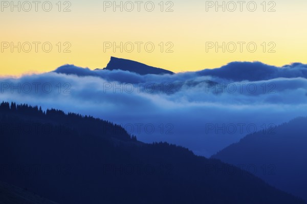 View from the Furkajoch to the Hoher Ifen, mountain peak above the sea of fog, dawn, dawn, autumn,