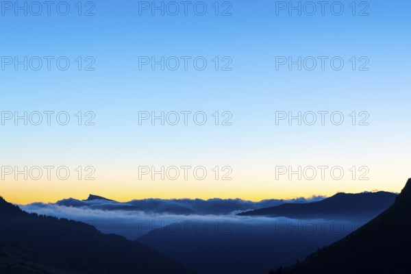 View from Furkajoch to Hoher Ifen, mountain range above sea of fog, dawn, dawn, autumn, Vorarlberg,