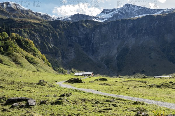 Oytal valley head, behind Käser Alpe and Berg Rauheck, Oytal, near Oberstdorf, Oberallgäu, Allgäu,