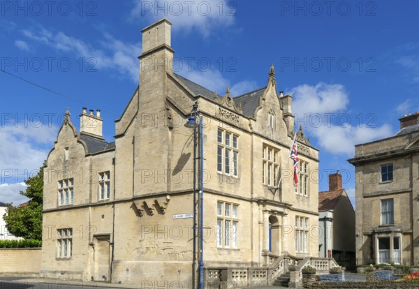 Listed mid nineteenth century historic building, 15 High Street, junction with St John's Street,