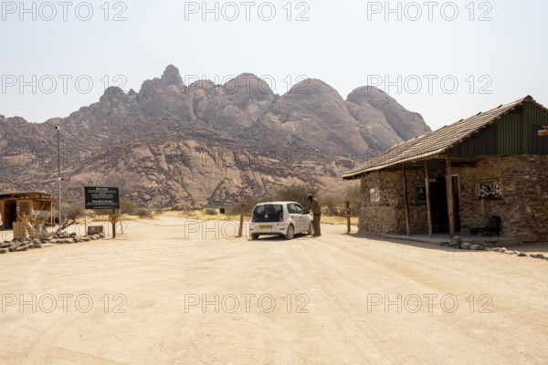 Entrance to the Spitzkoppe Community Campsite, Namibia - 1 Setembro, 2025: with a scenic view of