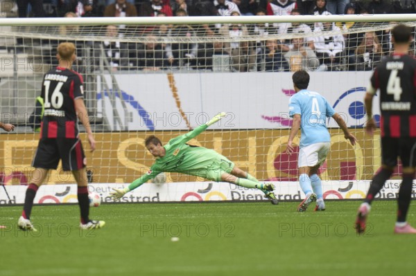 Soccer Bundeliga Eintracht Frankfurt-Union Berlin.l-r Goalkeeper Frederik Rönnow (1. FC Union