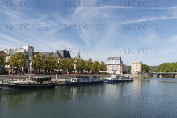Quai de Londres, bank, Porte Chaussée, city gate, ships, river Meuse, Verdun, Département Meuse,