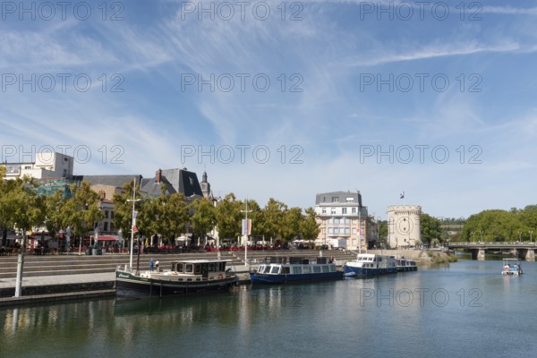 Quai de Londres, bank, Porte Chaussée, city gate, ships, river Meuse, Verdun, Département Meuse,