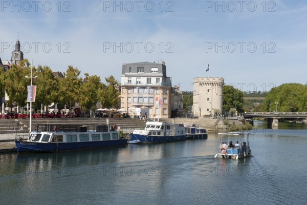 Quai de Londres, bank, Porte Chaussée, city gate, ships, river Meuse, Verdun, Département Meuse,