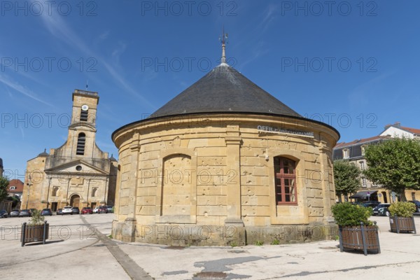 Tourist information centre, Saint-Dagobert church, historical monument, Place Darche, parade