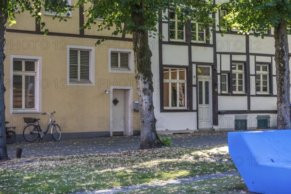 Quiet street scene with half-timbered houses, a bicycle and a summery atmosphere, Marienkirchplatz,