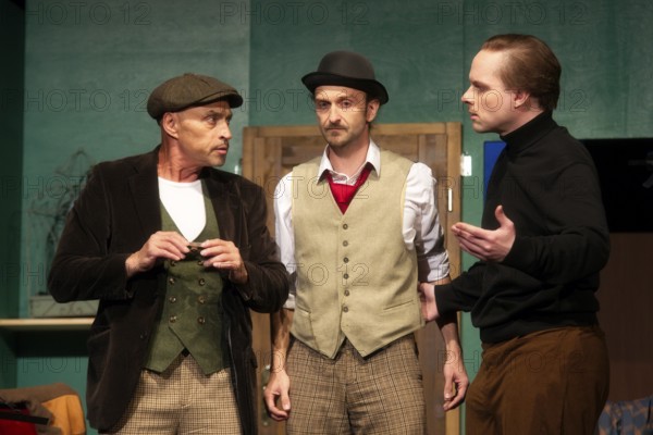 Silvio Hildebrandt (Dr Courtenay), Thilo Herrmann (Prof Marcus), Henning Wolff (Louis Harvey),
