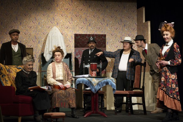 Vera Müller (Mrs Wilberforce), Thilo Herrmann (Prof. Marcus), Silvio Hildebrandt (Dr Courtenay),