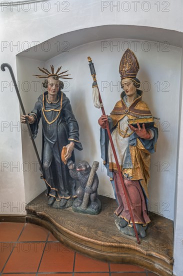 Church of St Gallus and Ulrich, niche with St Gallus with the bear and the holy abbot Kolumban,