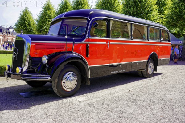 MERCEDES-BENZ 3500, built in 1950, red and black vintage bus in clear skies and sunshine, Oldtimer