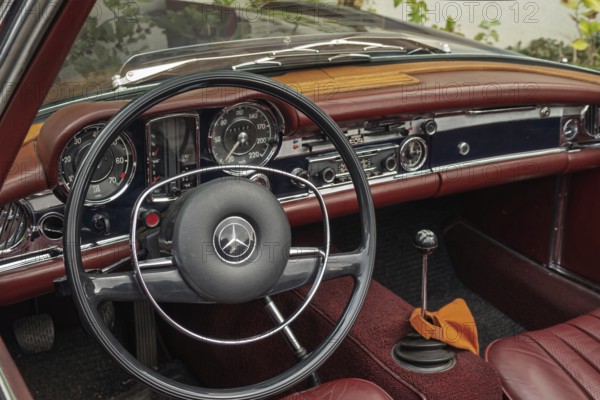 Retro interior of a Mercedes with leather and wood elements, shows luxury and vintage style,