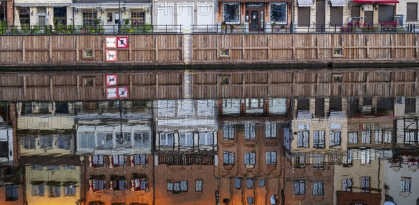 Waterfront promenade with reflection at sunrise in the Old Town, Motlawa River, Gdansk, Gdansk,