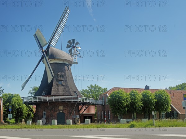 Galerieholländer, windmill, part of the Frisian Mill Road, monument, Bagband, East Frisia, Germany,