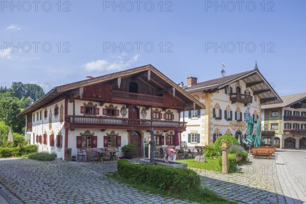 Schusterhäusl, former sacristan's house, today holiday home and Gasthof Hotel Zur Post, Törwang,
