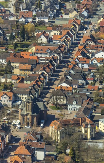Aerial view, town church with church square and Bahnhofstraße, Große Allee, Eichenallee, Bad