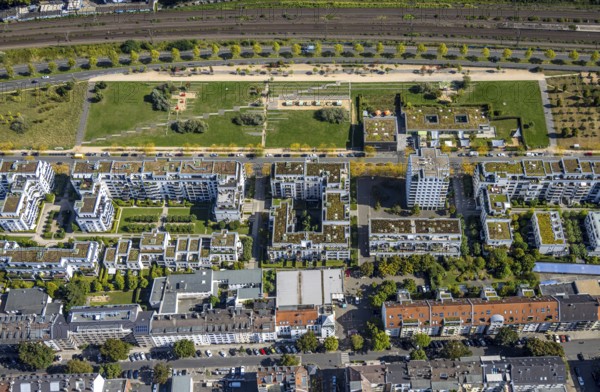 Aerial view, Maurice-Ravel-Park and playground, Marc-Chagall-Straße with housing estate, Toulouser