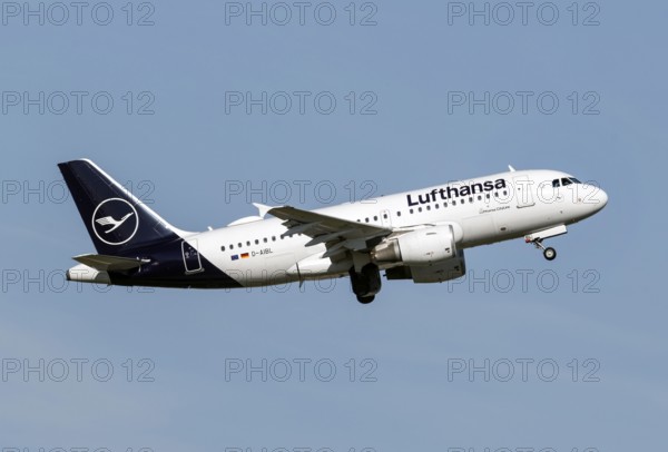 A Lufthansa CityLine Airbus A319 takes off, Schönefeld, 28/09/2025, Schönefeld, Brandenburg,