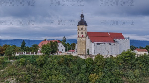 The pilgrimage church of the Assumption of the Virgin Mary on the Bogenberg is surrounded by