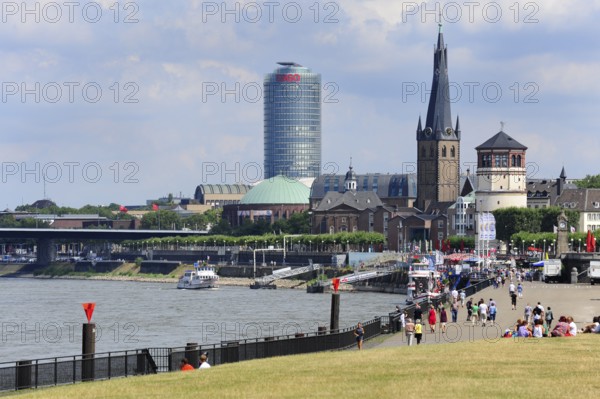 Rhine promenade, view of the old town centre on the Rhine, Düsseldorf, Rhineland, North