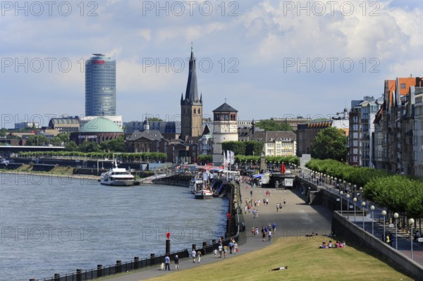 Rhine promenade, view of the old town centre on the Rhine, Düsseldorf, Rhineland, North