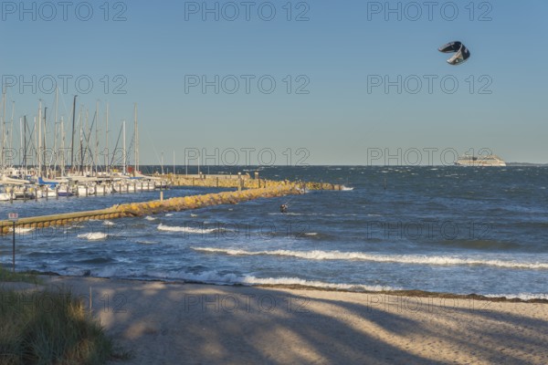 Kitesurfing in the Bay of Kiel in strong winds, high swell, Strande near Kiel,