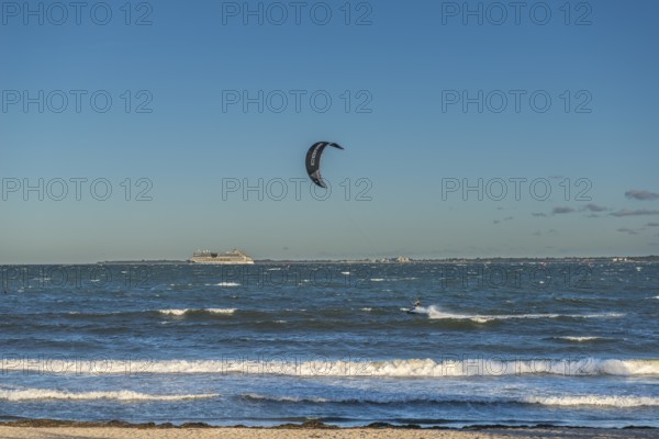 Kitesurfing in the Bay of Kiel in strong winds, high swell, Strande near Kiel,