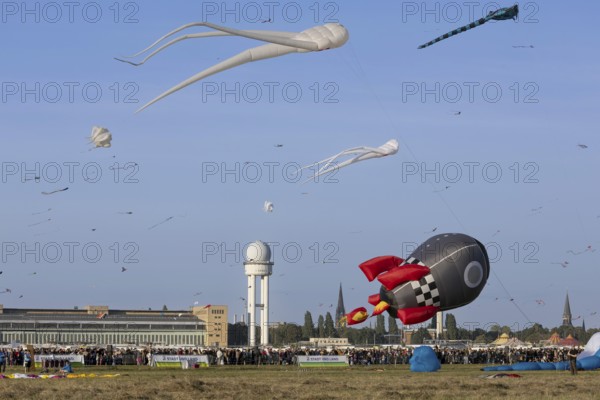 CITY AND COUNTRY Festival of GIANT DRAGONS 2025, 27 September 2025, Tempelhofer Feld, Berlin,