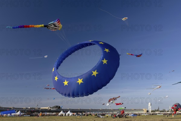 CITY AND COUNTRY Festival of GIANT DRAGONS 2025, 27 September 2025, Tempelhofer Feld, Berlin,