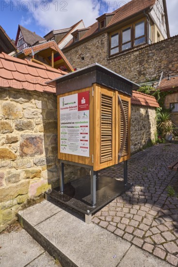 Fairteiler-Schrank Foodsharing.de, Foodsharing-Schrank, sustainability, quarry stone wall, pavement