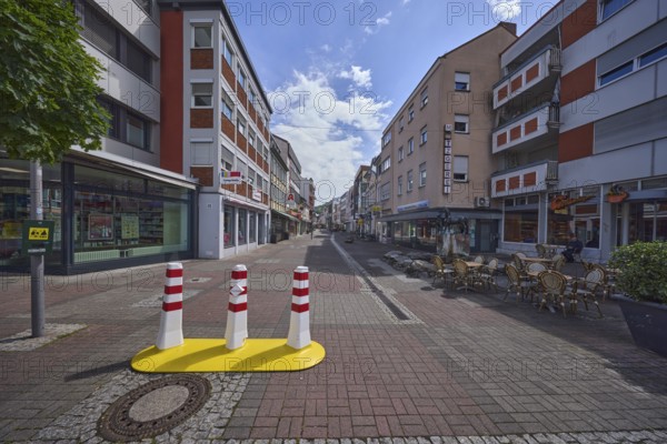 Pedestrian zone, bollards, general architecture, building, outdoor area of a restaurant, shops,