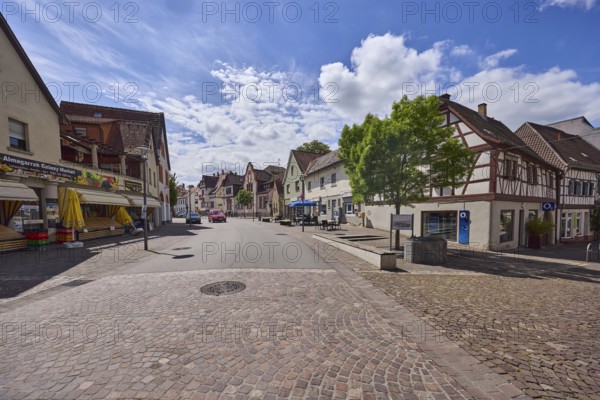 Buildings, general architecture, retail, retail shops, shopping, outdoor area of a restaurant,