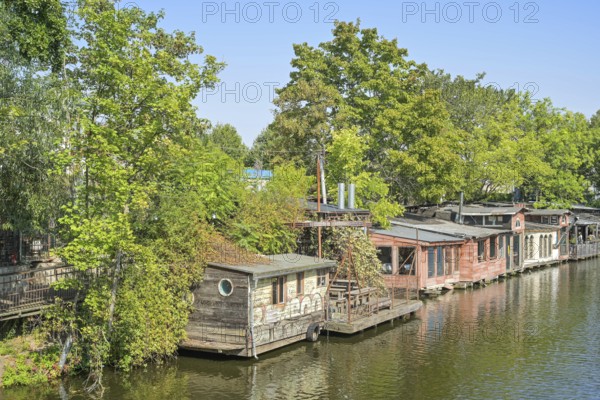 Freischwimmer, wooden houses, huts, Flutgraben, Kreuzberg, Friedrichshain-Kreuzberg, Berlin,