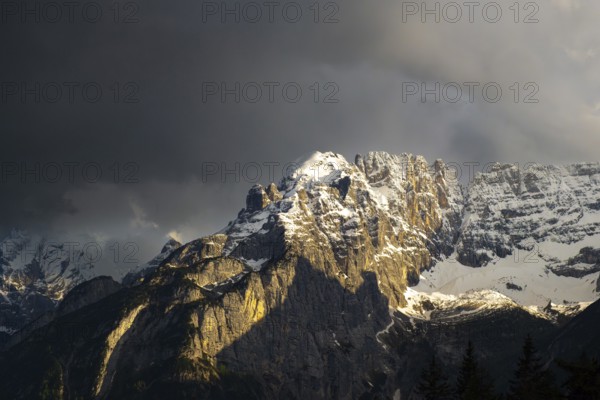Atmospheric detailed view of the Sorapis mountain group in the evening light, Punta Sorapiss,