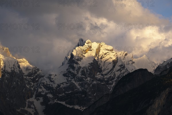 Atmospheric detailed view of the Sorapis mountain group in the evening light, Punta Sorapiss,