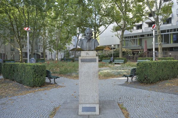 Bust of William Shakespeare, Krumme Straße, Shakespeareplatz, Charlottenburg,