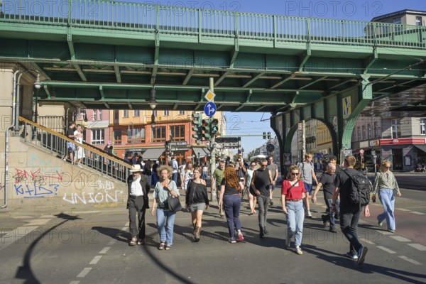 Pedestrians, pedestrian crossing, Eberswalder Straße, Prenzlauer Berg, Pankow, Berlin, Germany !!!