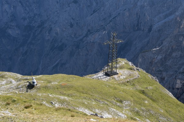 Dismantling of the old 220 kV power line at the Torscharte at the transition towards the