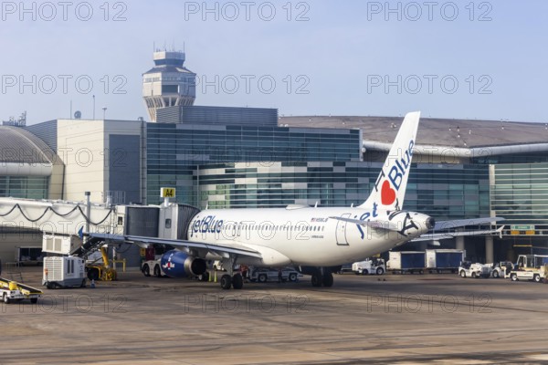 A JetBlue Airways Airbus A320 aircraft with the registration number N586JB and the I love NY