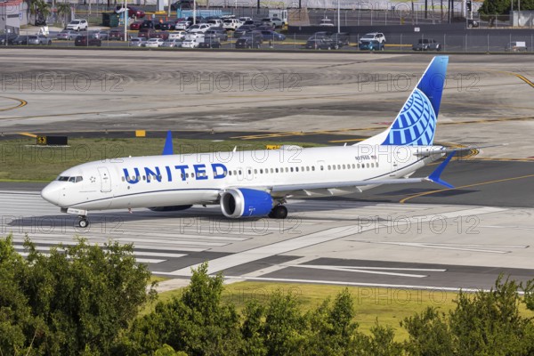 A United Airlines Boeing 737 MAX 9 aircraft with registration number N37555 at San Juan Airport,