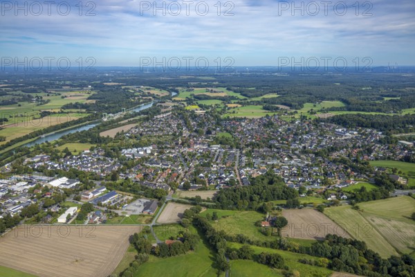 Aerial view, residential area, general view of Hünxe with distant view, Wesel-Datteln-Kanal, Hünxe,