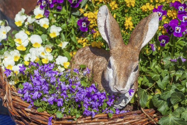 Easter bunny with flowers, decoration, figure at the Bremen Easter Fair, Bürgerweide, Bremen,