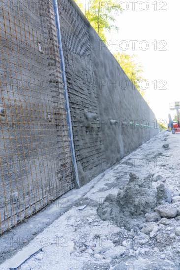 Construction site with a long concrete wall reinforced by wire mesh, Hermann Hessebahn construction