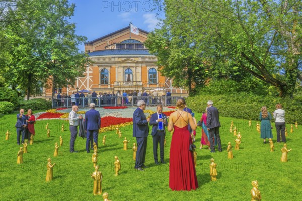 Festival theatre on the Green Hill with festival guests, festival city of Bayreuth, Upper
