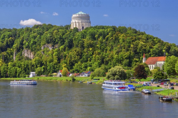 Liberation Hall over the Danube with excursion boats, Kelheim, Danube Valley, Lower Bavaria,