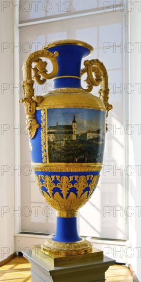 Monumental vase from the Imperial Porcelain Manufactory of St Petersburg, Charlottenburg Palace,