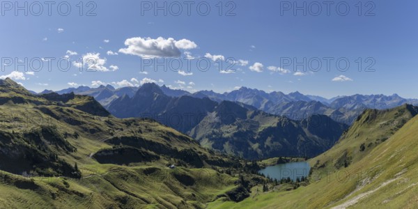 Mountain panorama from Zeigersattel to Seealpsee, on the left Höfats 2259m, in the centre the