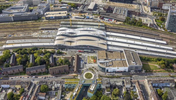 Aerial view, major construction site main station Hbf, area between new track hall and