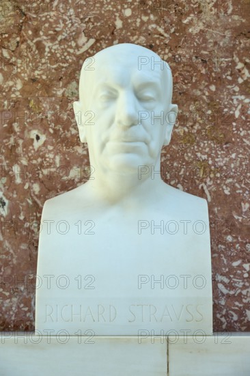Respectful marble bust of Richard Strauss, white marble against a red background, Walhalla,
