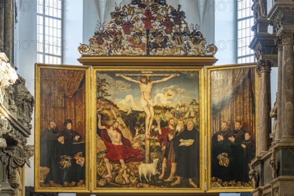 Three-panelled altarpiece Christ on the Cross by Lucas Cranach in the Stadtkirche St. Peter & Paul